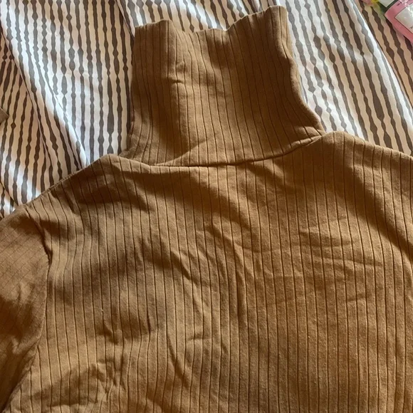 Clothes - Picture 9 of 16